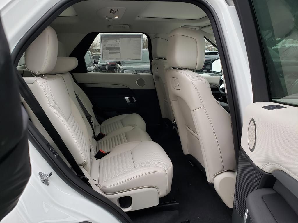 New 2026 Land Rover Discovery Limited Edition image 15