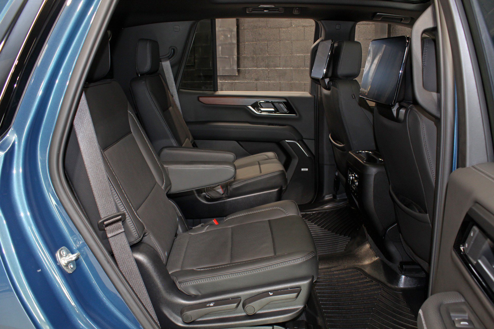 Used 2025 GMC Yukon Denali w/ Denali Reserve Package AWD/4WD image 55