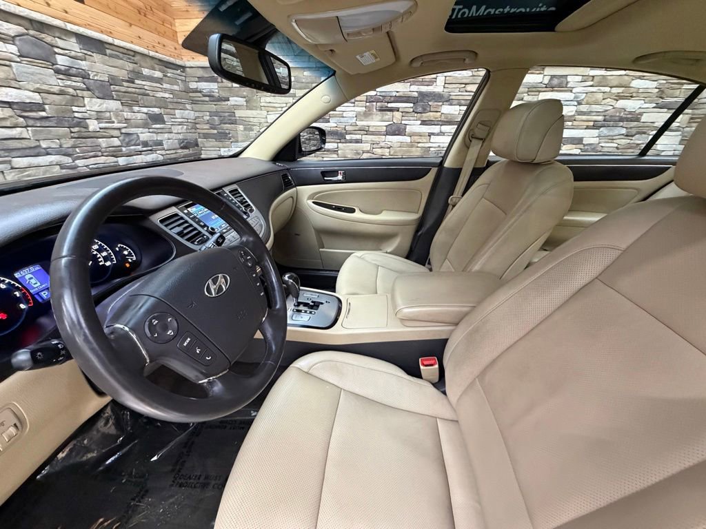 Used 2011 Hyundai Genesis 3.8 w/ Premium Navigation Pkg 3 RWD image 11