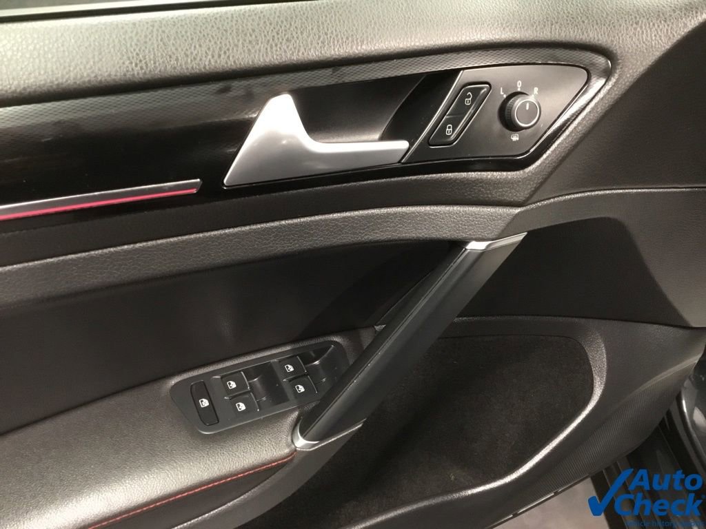 Used 2017 Volkswagen GTI SE image 17