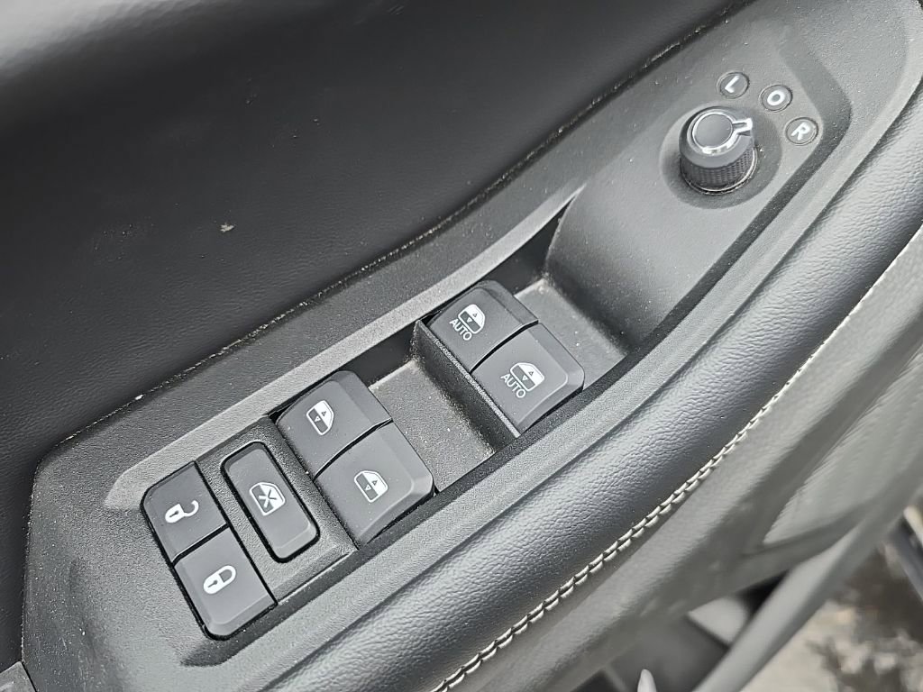 Used 2024 Jeep Grand Cherokee Laredo AWD/4WD image 8