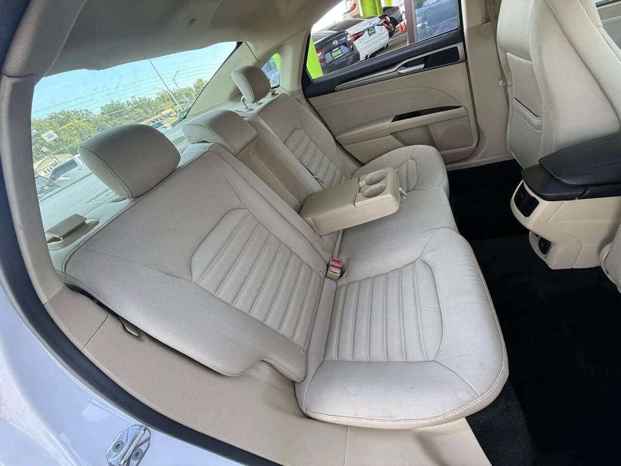 Used 2014 Ford Fusion SE FWD image 12