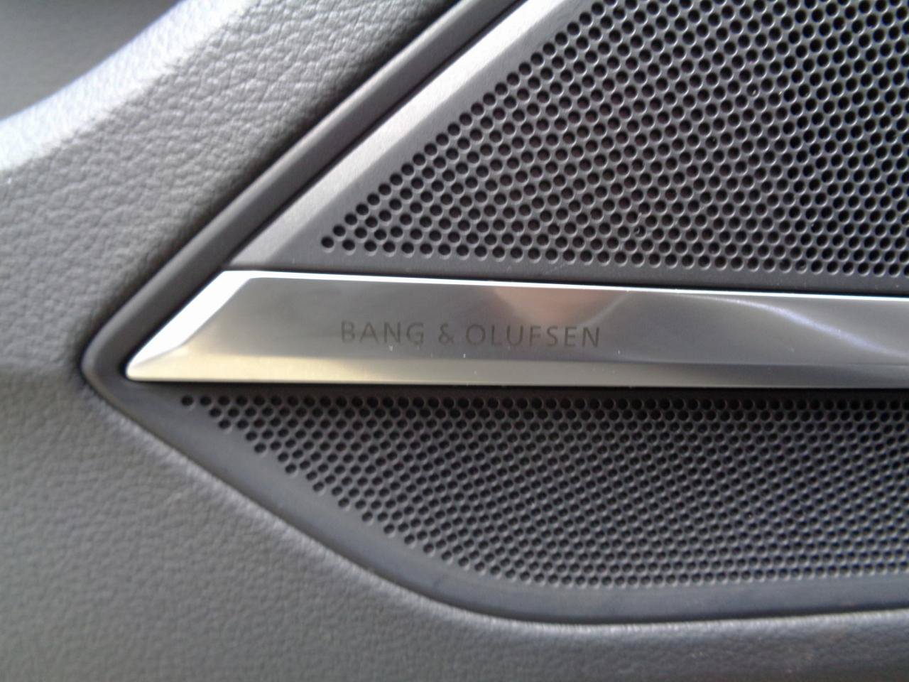 Used 2022 Audi S8 AWD/4WD image 15