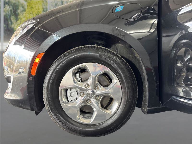 Used 2018 Chrysler Pacifica Limited w/ Advanced Safetytec Group image 19