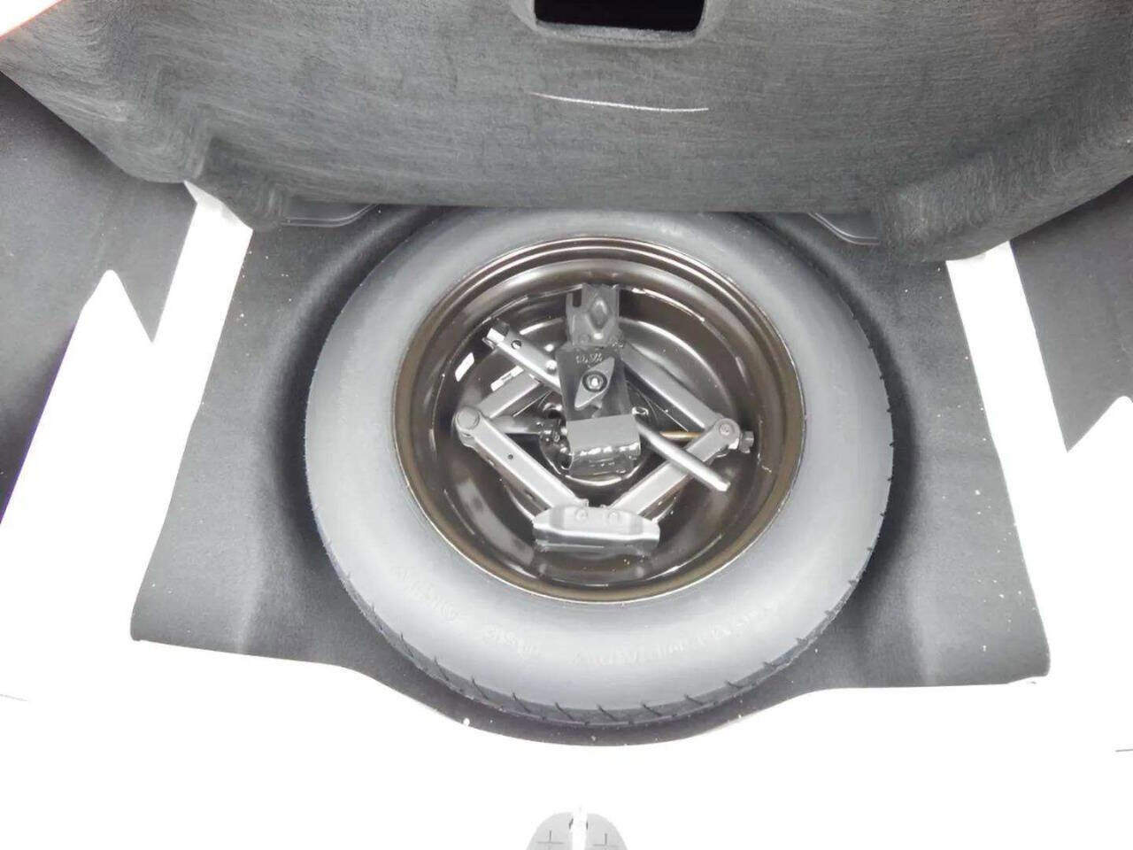 Used 2020 Jeep Cherokee Limited w/ Technology Group image 27