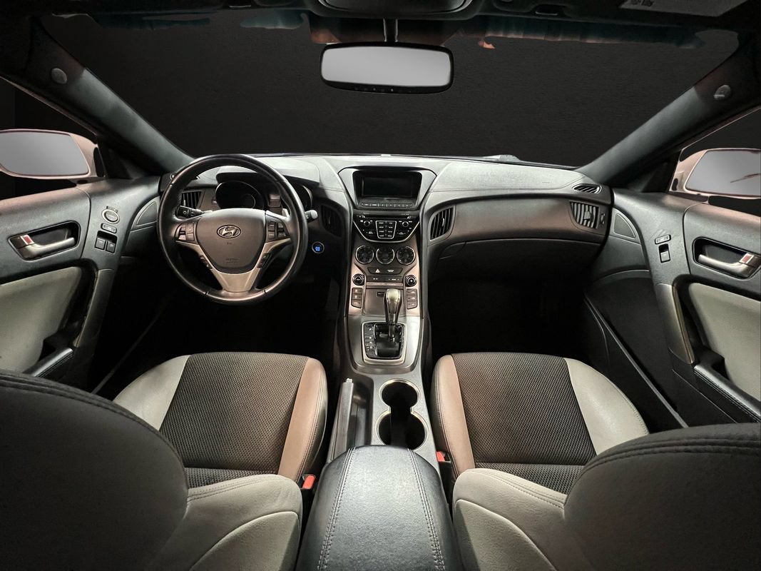 Used 2016 Hyundai Genesis 3.8 RWD image 15