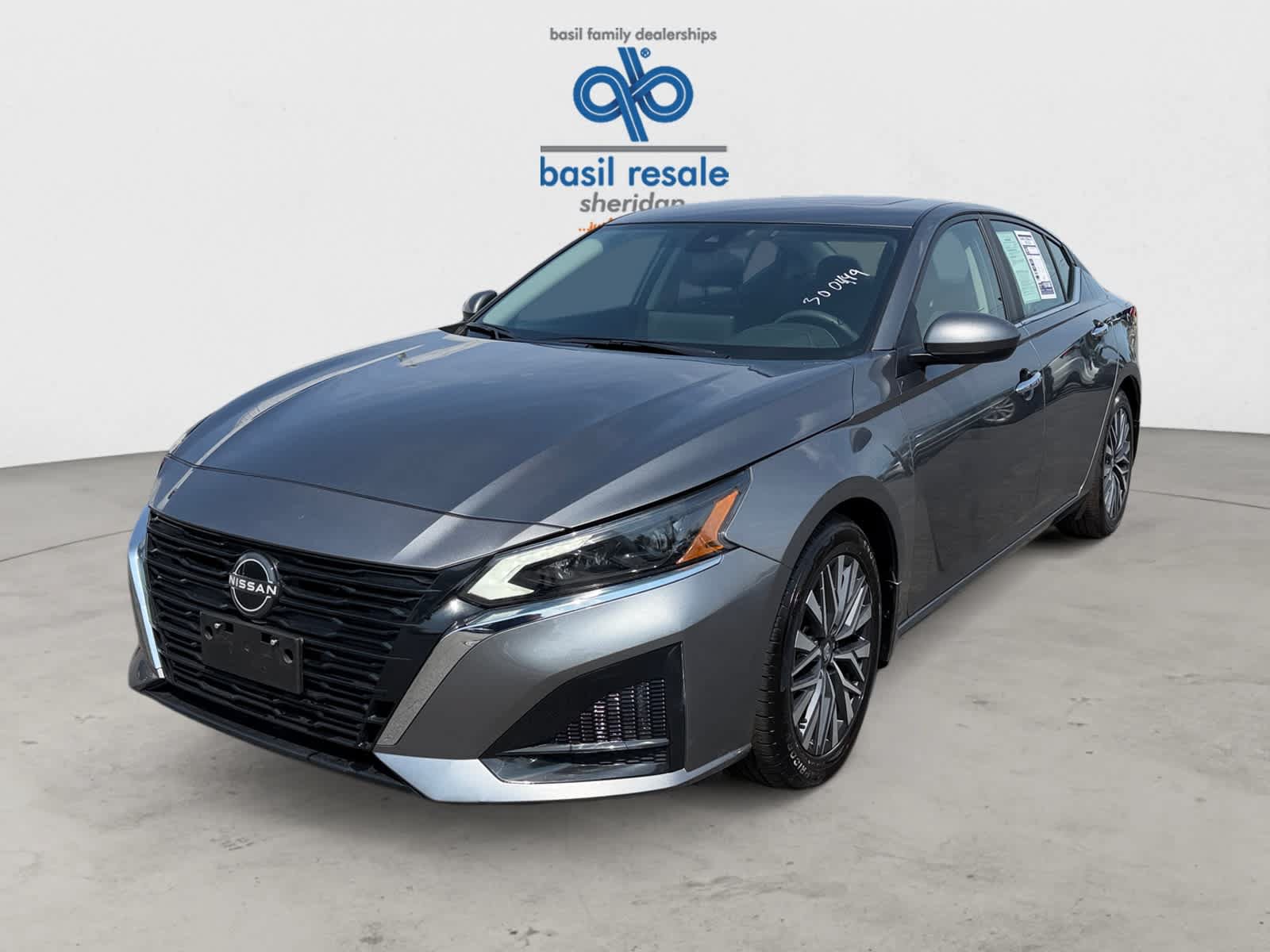 Used 2024 Nissan Altima 2.5 SV w/ SV Premium Package FWD image 2