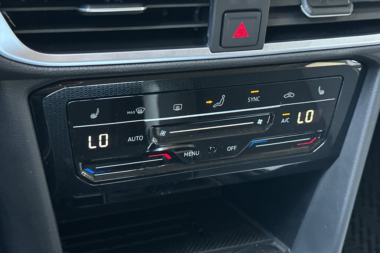 New 2027 Volkswagen Taos SE FWD image 18