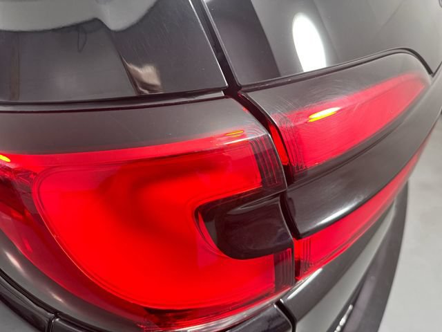 Used 2024 Chrysler Pacifica Touring-L FWD image 30