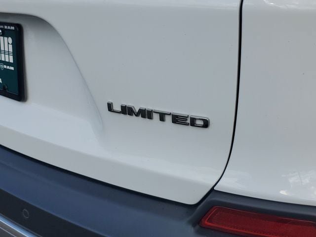 Certified 2022 Jeep Cherokee Limited w/ Elite Package AWD/4WD image 9