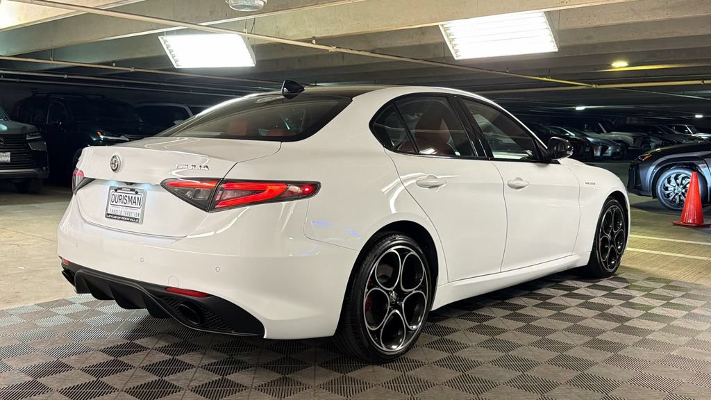 Used 2024 Alfa Romeo Giulia Veloce AWD/4WD image 8