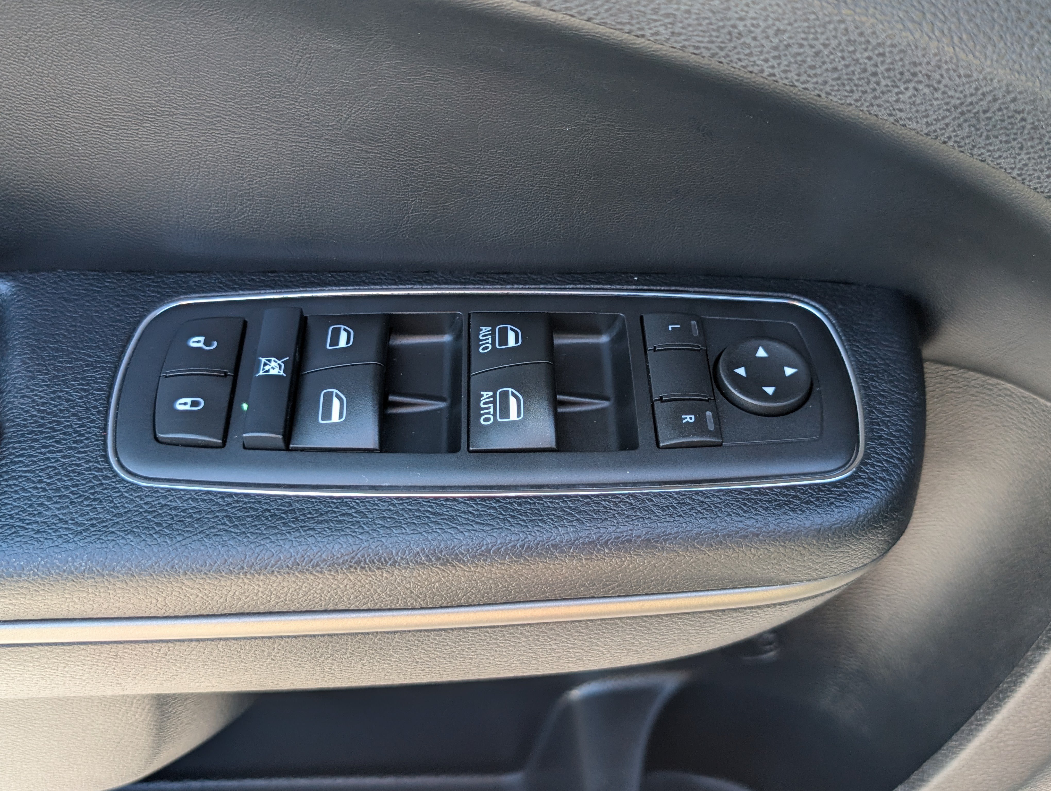 Used 2017 Chrysler 300 S w/ Safetytec Plus Group AWD/4WD image 20