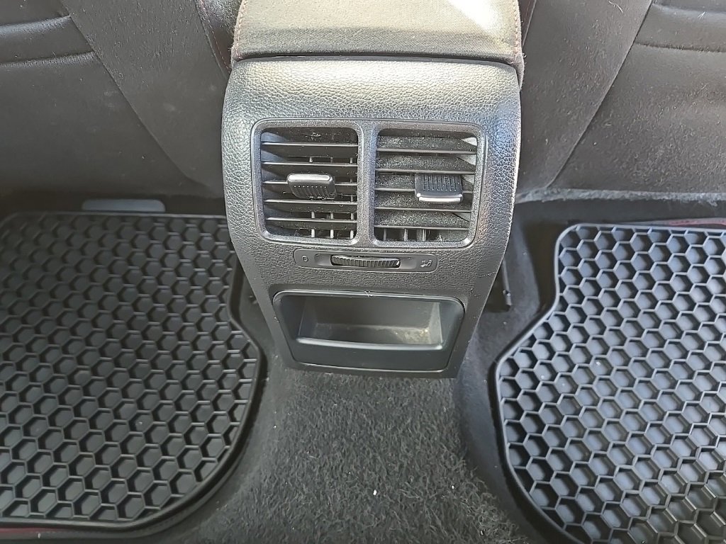 Used 2013 Volkswagen GTI 2-Door image 18