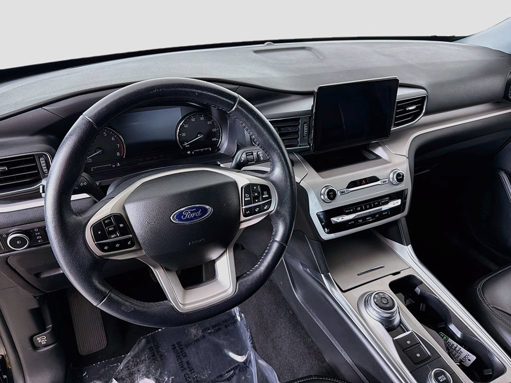 Used 2023 Ford Explorer XLT w/ Equipment Group 202A AWD/4WD image 19
