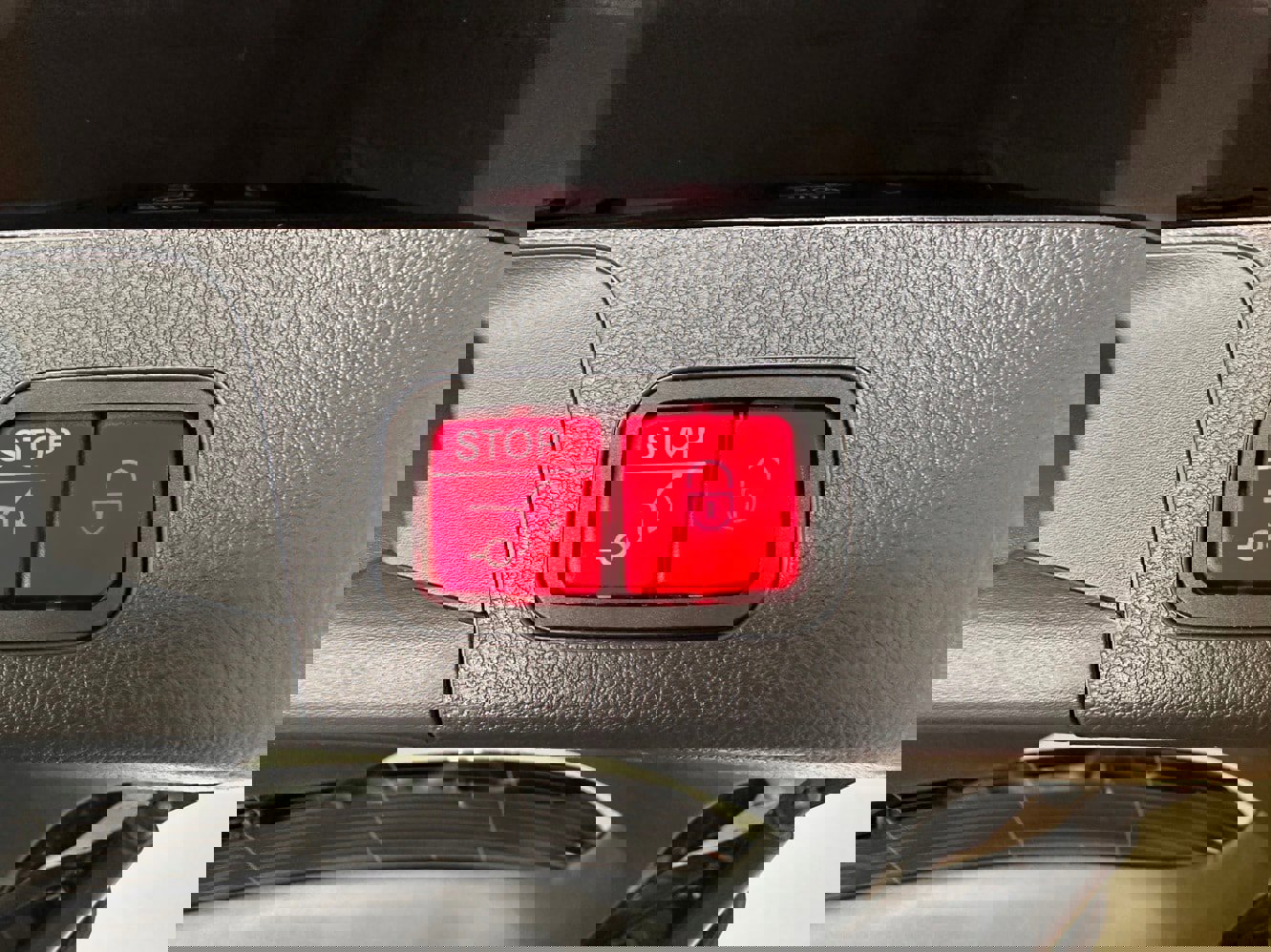 Used 2024 Mercedes-Benz GLB 250 4MATIC image 34