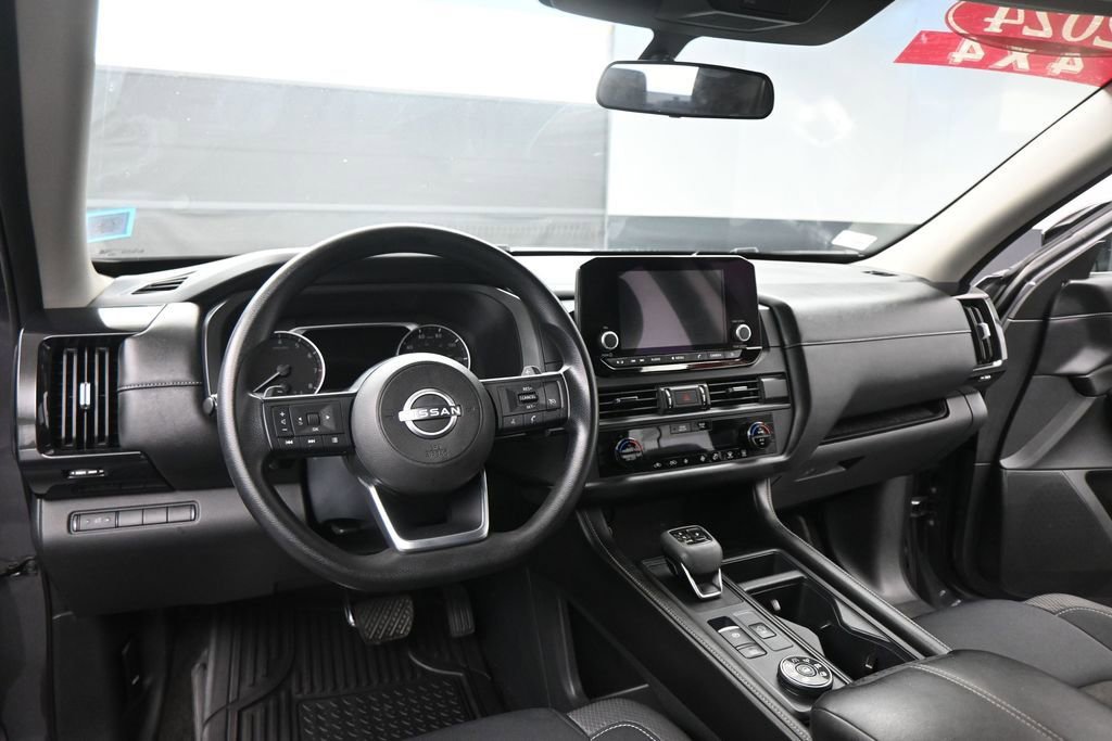 Used 2024 Nissan Pathfinder S AWD/4WD image 15