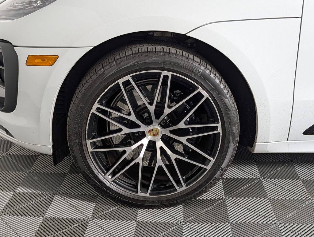 Certified 2023 Porsche Macan GTS AWD/4WD image 11
