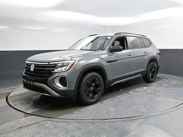 Used 2024 Volkswagen Atlas Peak Edition SEL image 3
