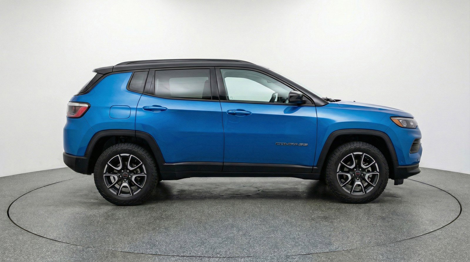 Used 2025 Jeep Compass Trailhawk AWD/4WD image 11