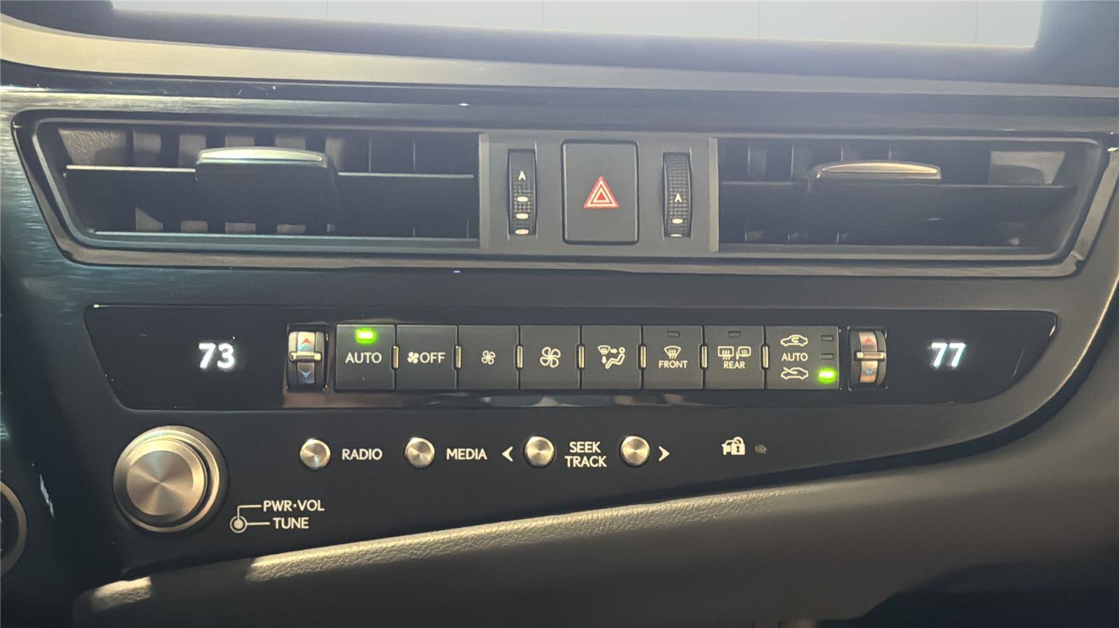 Used 2024 Lexus ES 350 Ultra Luxury w/ Accessory Package (Z2) FWD image 18
