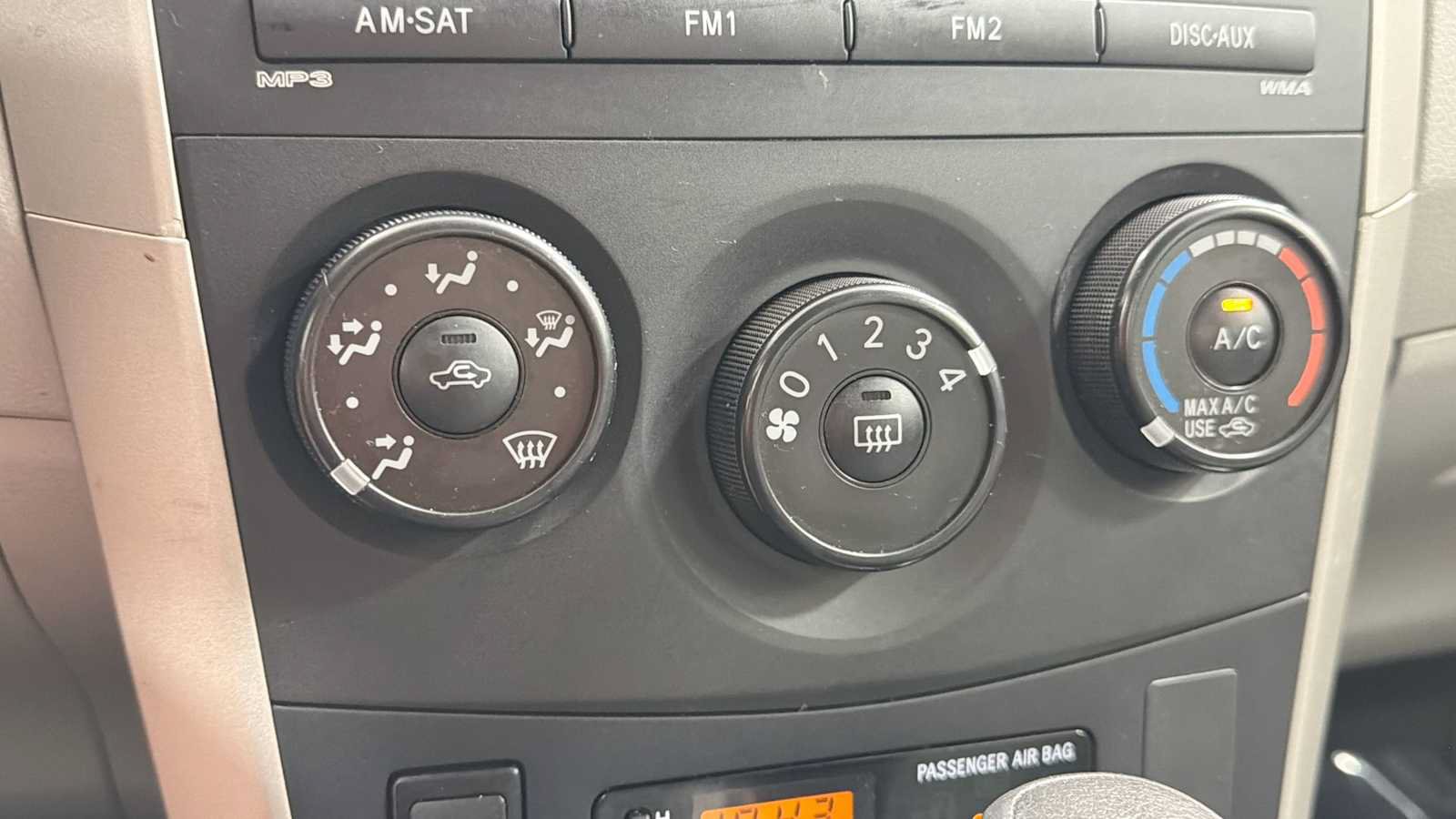 Used 2010 Toyota Corolla LE FWD image 19