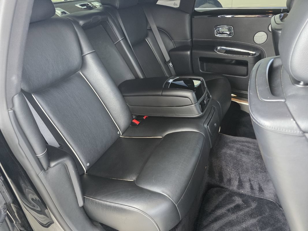 Used 2016 Rolls-Royce Ghost RWD image 28