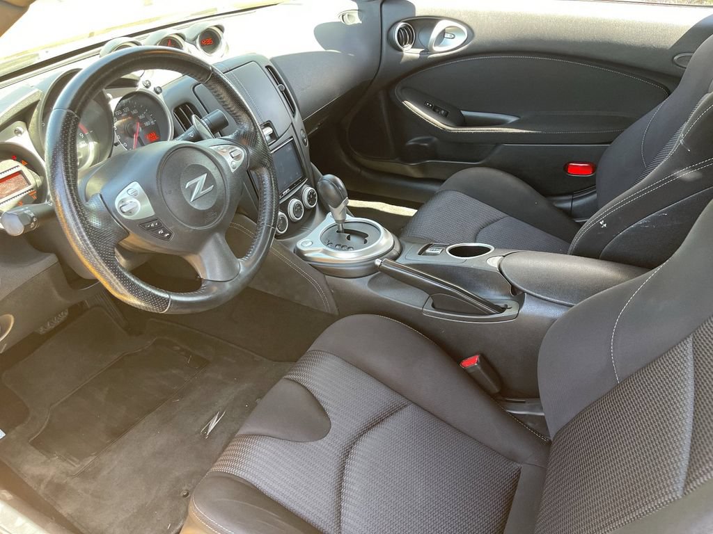 Used 2018 Nissan 370Z Roadster RWD image 14