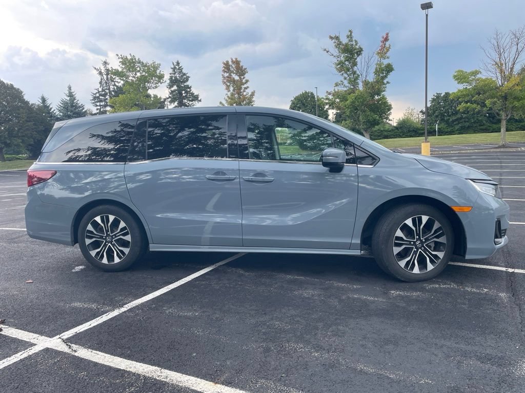 Used 2025 Honda Odyssey Elite image 5