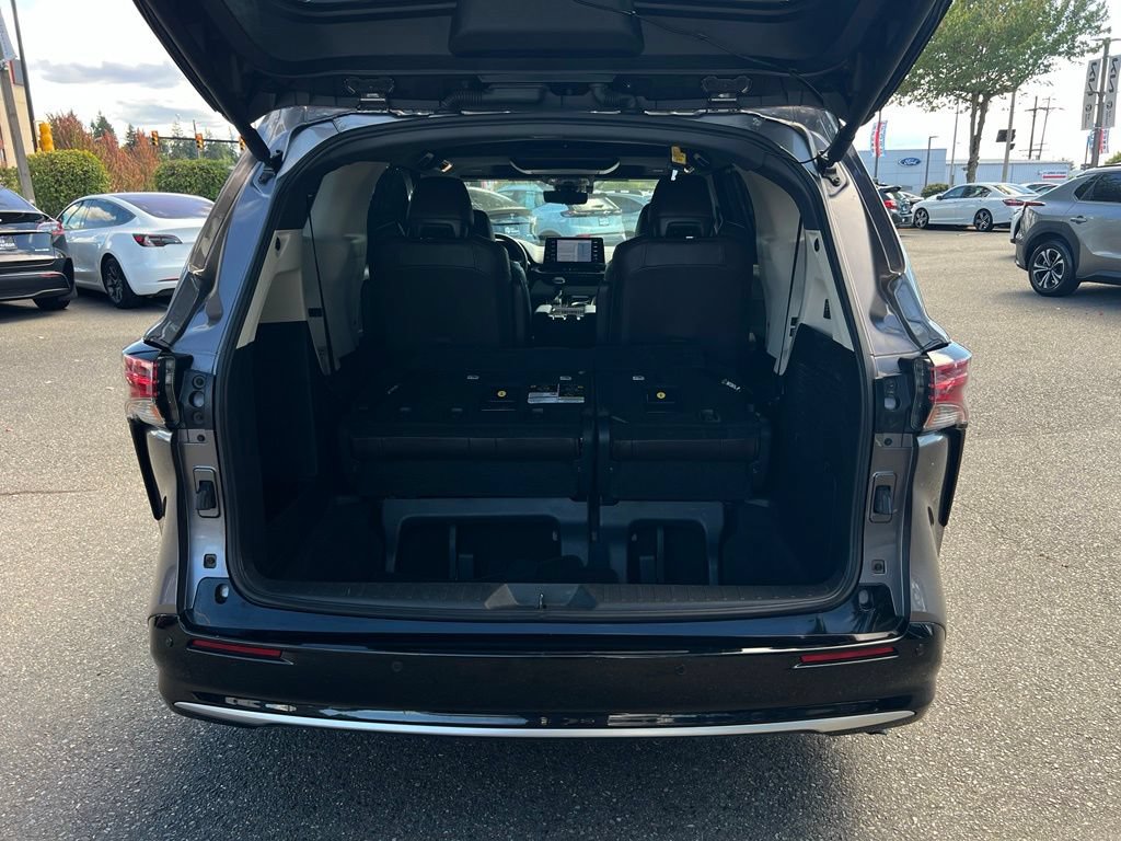 Used 2022 Toyota Sienna Platinum AWD/4WD image 10