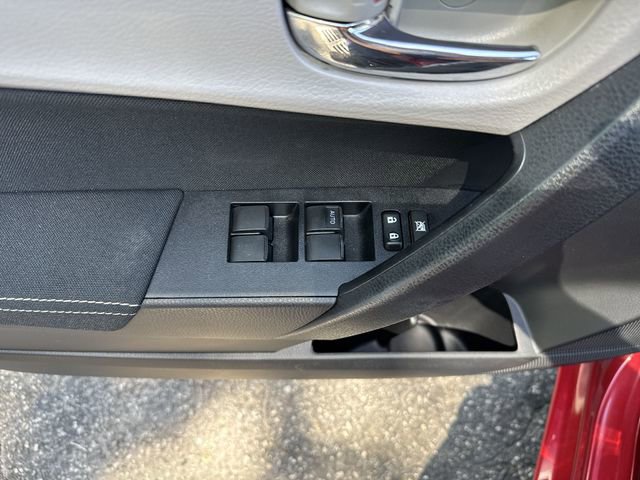 Used 2015 Toyota Corolla LE FWD image 26