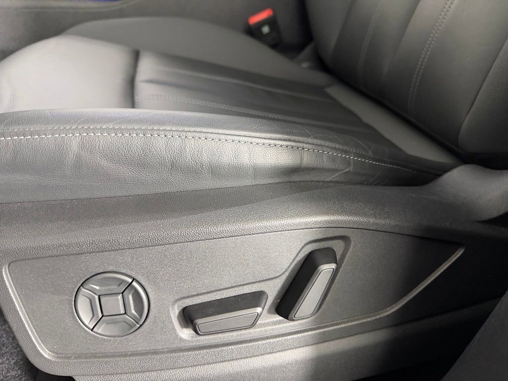 Used 2025 Audi Q5 Premium w/ Convenience Package image 23