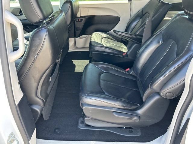Used 2023 Chrysler Pacifica Touring-L FWD image 38