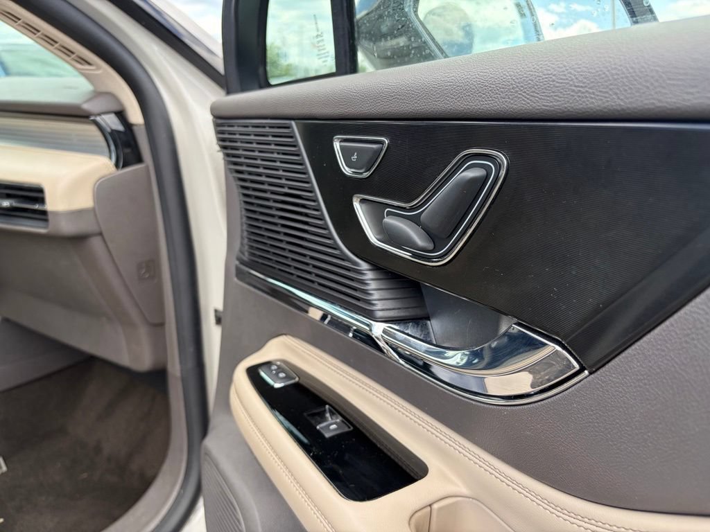 Used 2022 Lincoln Corsair AWD w/ Premium Package image 16