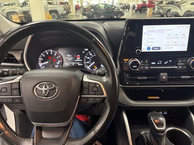 Used 2023 Toyota Highlander XLE image 21