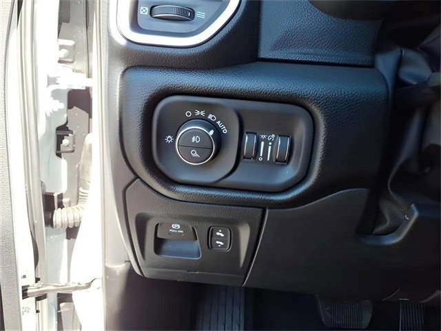 New 2026 RAM 1500 4x4 Crew Cab image 14