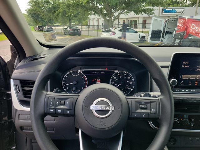 Used 2024 Nissan Rogue S AWD/4WD image 23