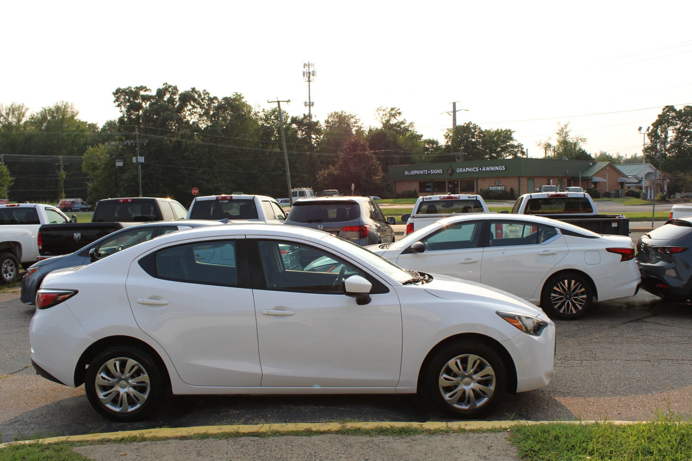 Used 2019 Toyota Yaris L FWD image 5