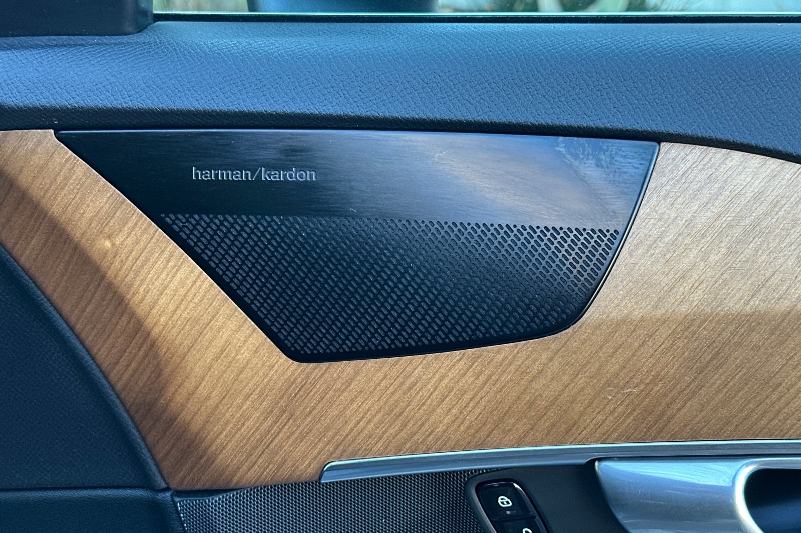 Certified 2023 Volvo XC90 B5 Plus AWD/4WD image 22