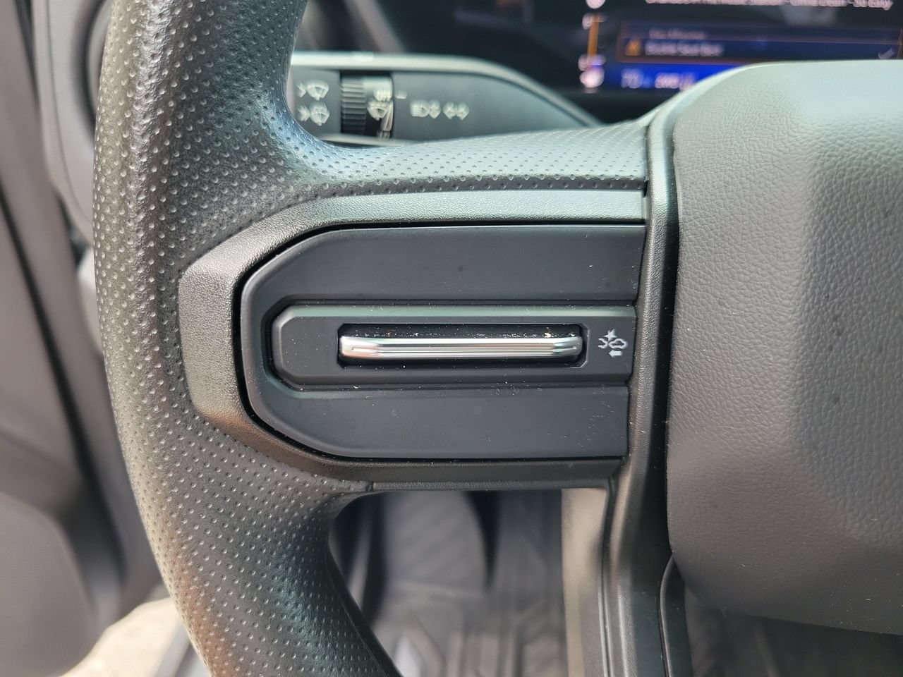 Used 2023 Chevrolet Colorado Trail Boss AWD/4WD image 18