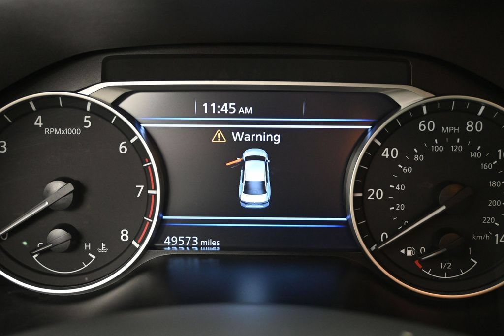 Used 2025 Nissan Altima 2.5 SV FWD image 4