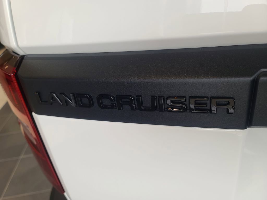 Used 2025 Toyota Land Cruiser image 11