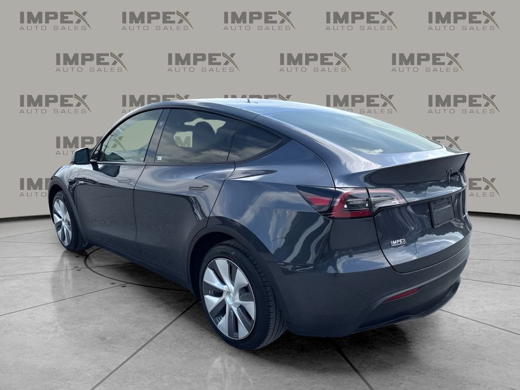 Used 2024 Tesla Model Y Long Range AWD/4WD image 3
