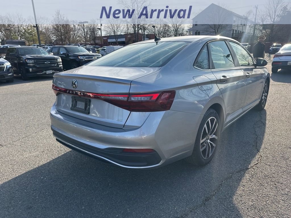 Used 2025 Volkswagen Jetta SE image 3