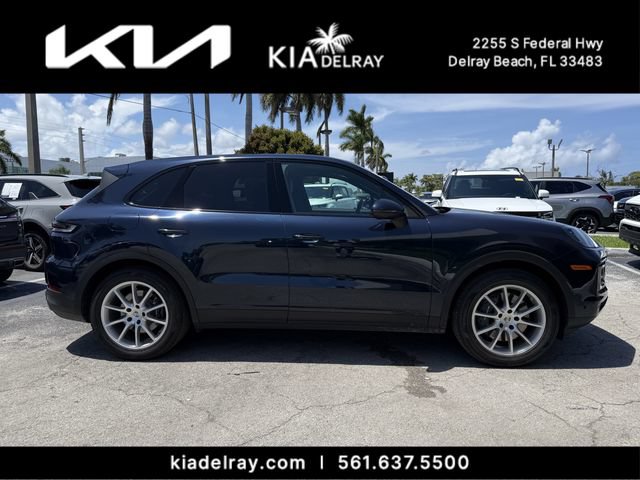 Used 2025 Porsche Cayenne AWD/4WD image 2