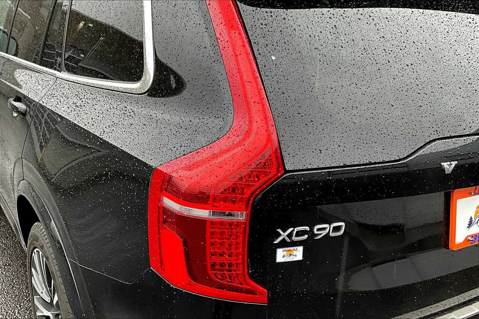 Used 2022 Volvo XC90 T6 Momentum w/ Climate Package image 32