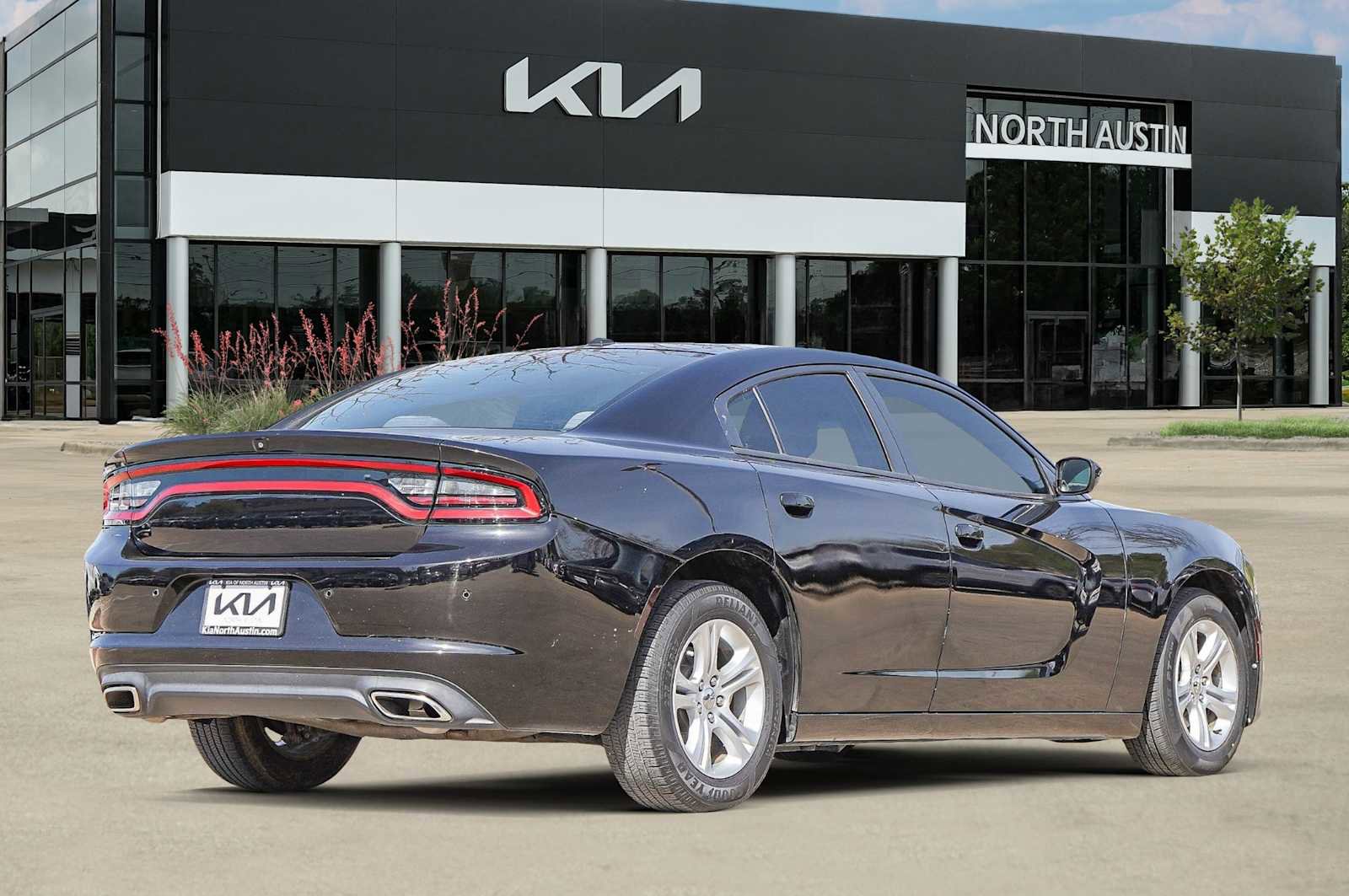 Used 2019 Dodge Charger SXT image 6