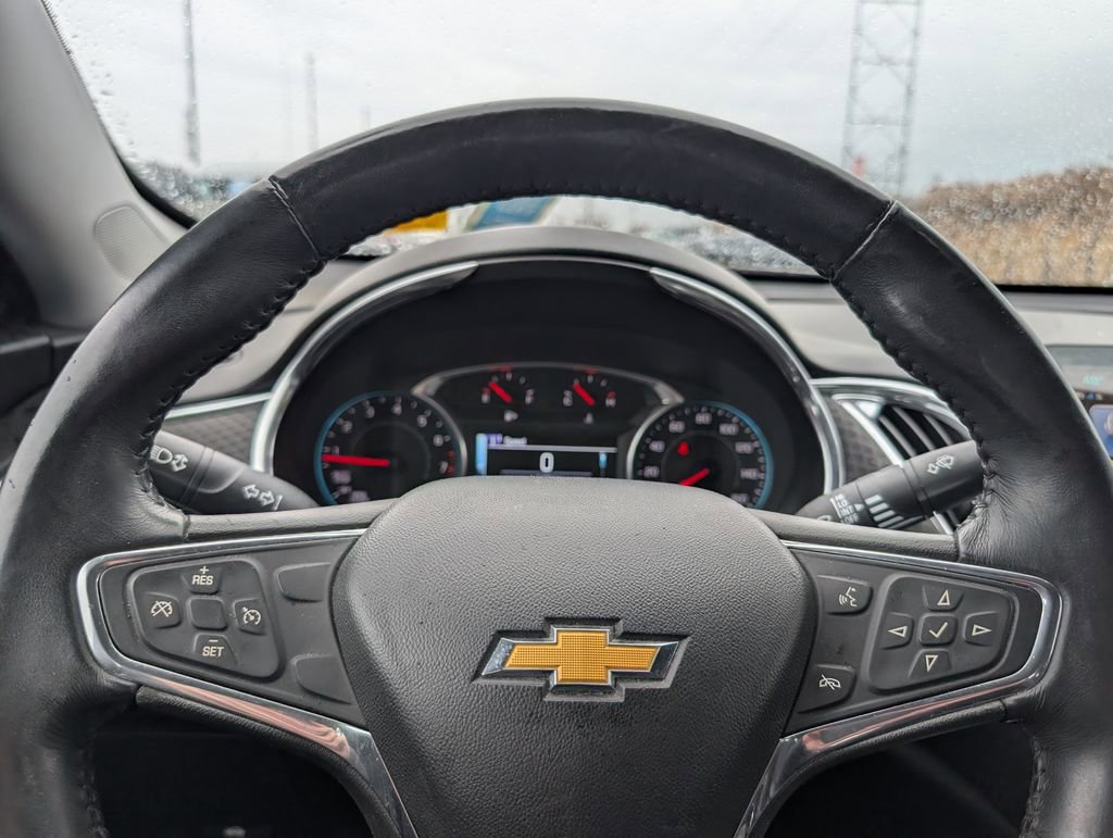 Used 2017 Chevrolet Malibu LT image 16