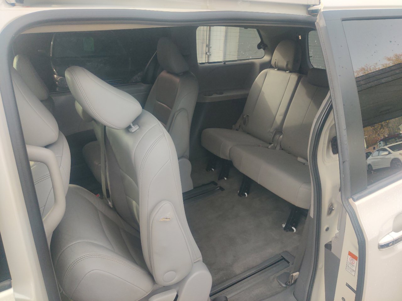 Used 2015 Toyota Sienna XLE image 14