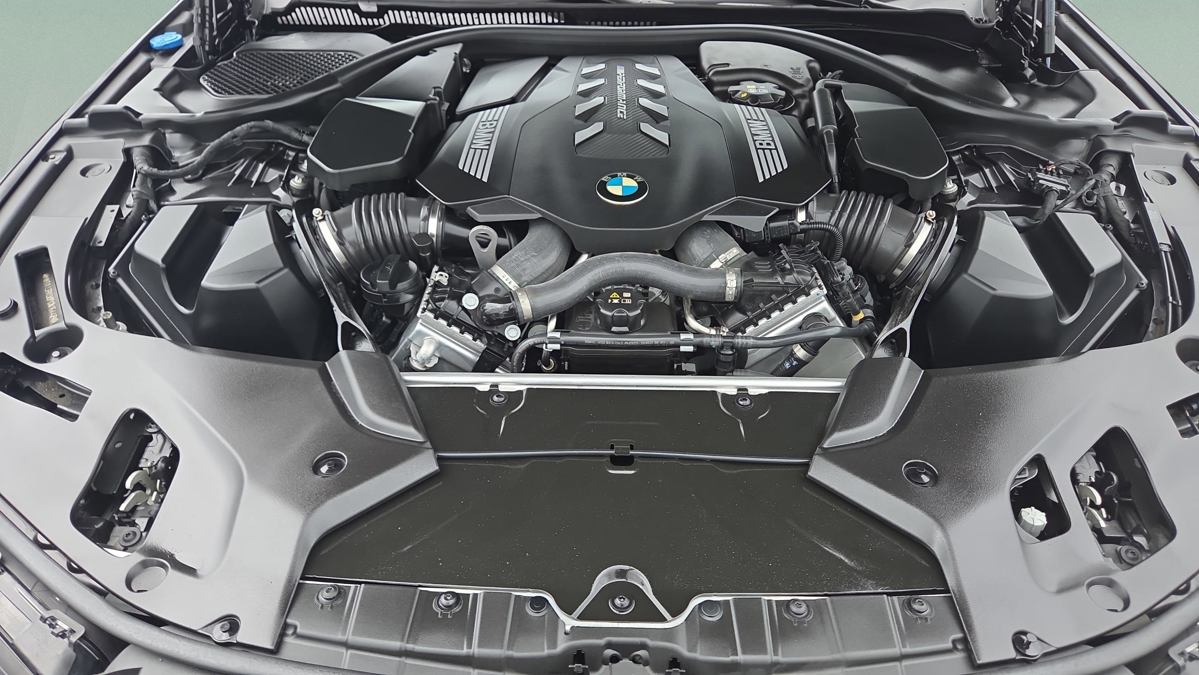 Used 2023 BMW M550i xDrive AWD/4WD image 19