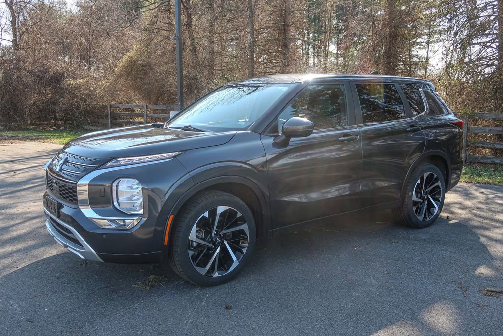 Used 2024 Mitsubishi Outlander image 4